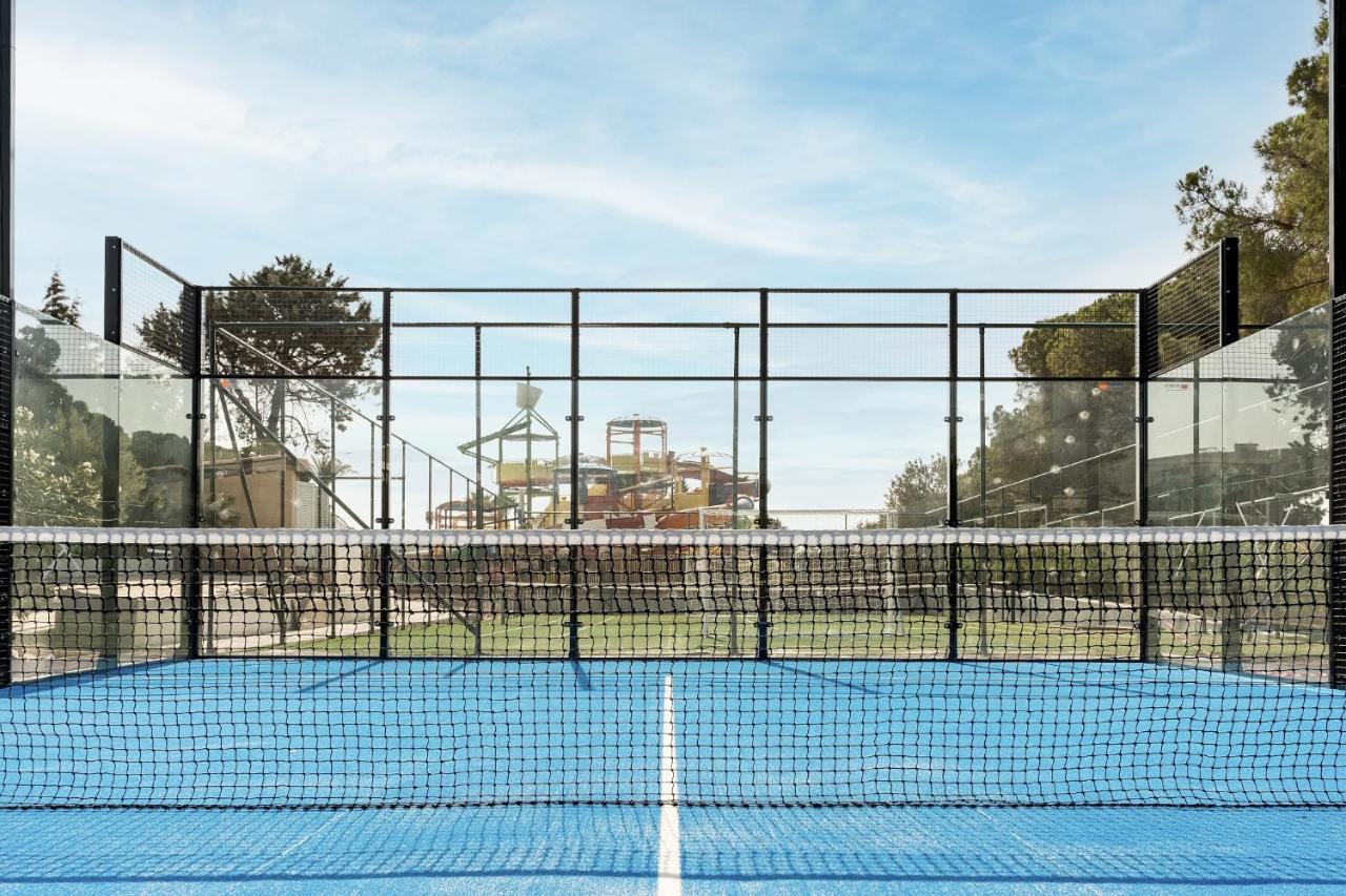 Helea Lifestyle Beach Resort Kallithéa 外观 照片 A paddle tennis court