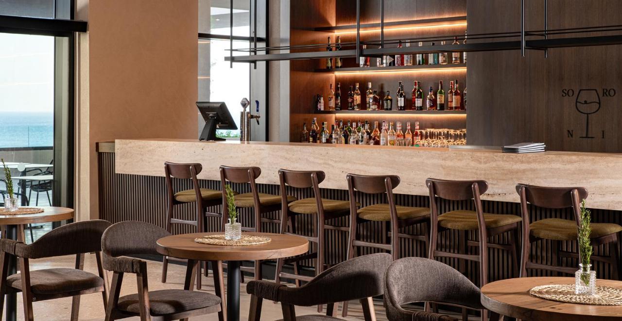 Helea Lifestyle Beach Resort Kallithéa 外观 照片 The bar at the hotel