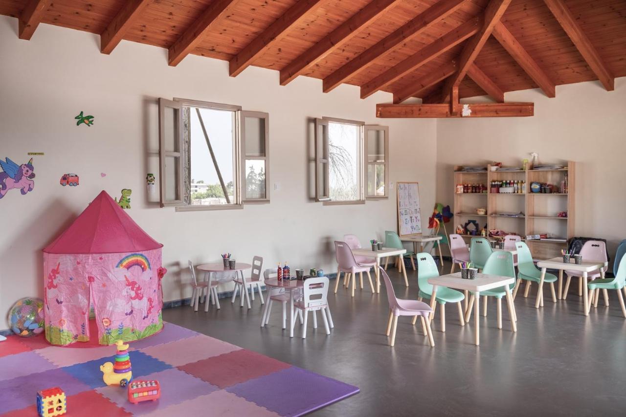 Helea Lifestyle Beach Resort Kallithéa 外观 照片 A classroom at the school