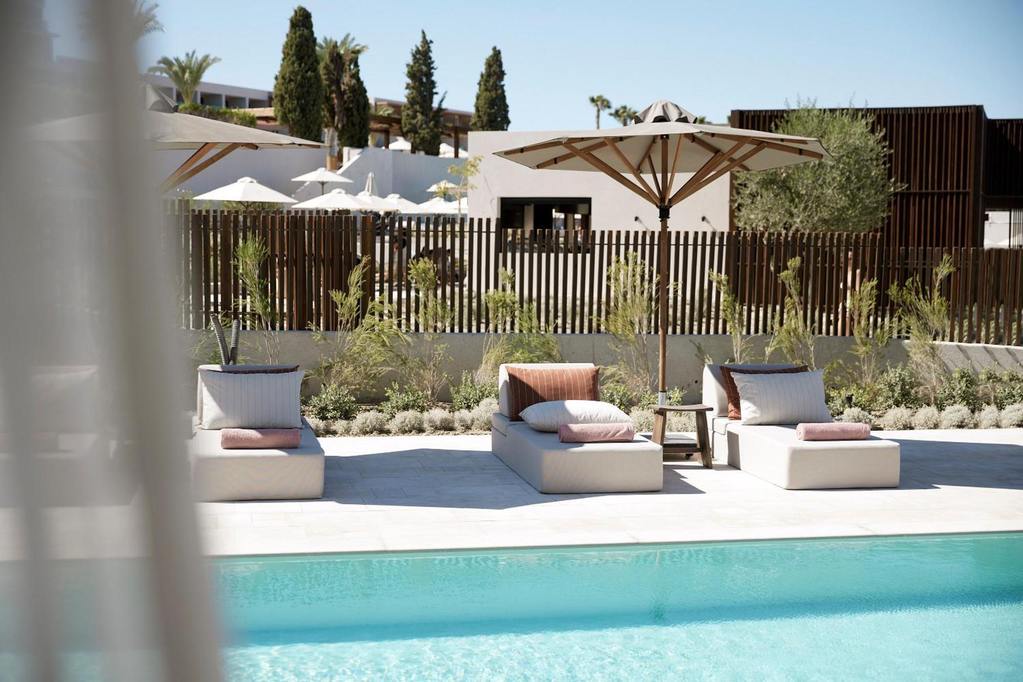 Helea Lifestyle Beach Resort Kallithéa 客房 照片 The hotel's pool